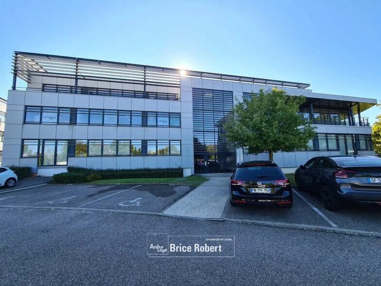 Bureau dans Saint-Priest à louer - Photo du bâtiment - Image 3 de 13