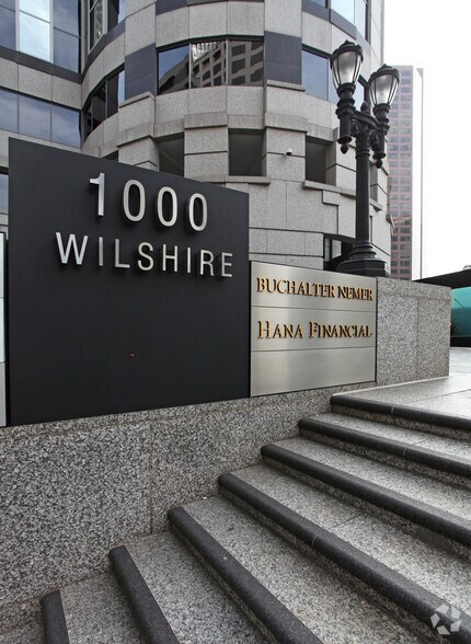 1000 Wilshire Blvd, Los Angeles, CA à louer - Photo du bâtiment - Image 2 de 19