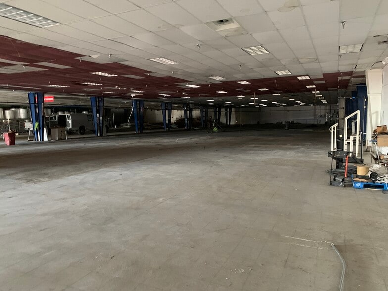 1049-1051 Eastside Rd, El Paso, TX for lease - Building Photo - Image 2 of 21