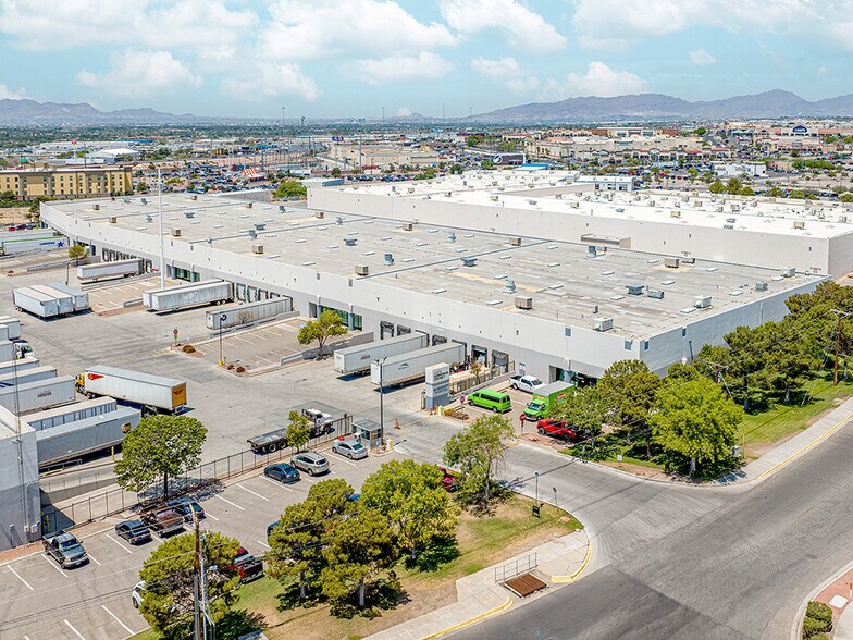 12110 Esther Lama Dr, El Paso, TX à louer - Photo du bâtiment - Image 1 de 1