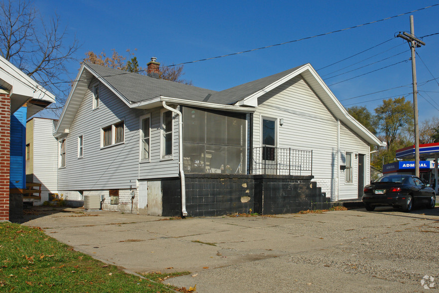 2065 Plainfield Ave NE, Grand Rapids, MI à vendre - Photo principale - Image 1 de 1