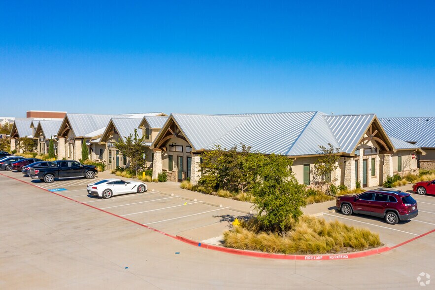 4645 Avon Ln, Frisco, TX à louer - Photo du bâtiment - Image 2 de 6