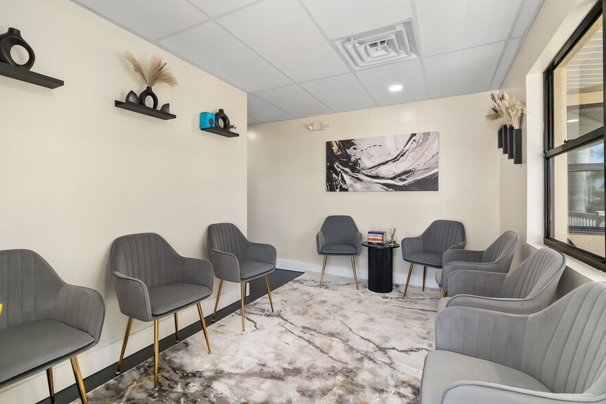 1900 Tamiami Trl, Punta Gorda, FL for sale - Interior Photo - Image 3 of 42