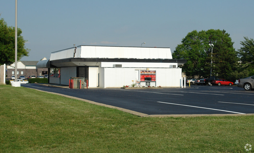 7715 N University St, Peoria, IL for sale - Building Photo - Image 2 of 2