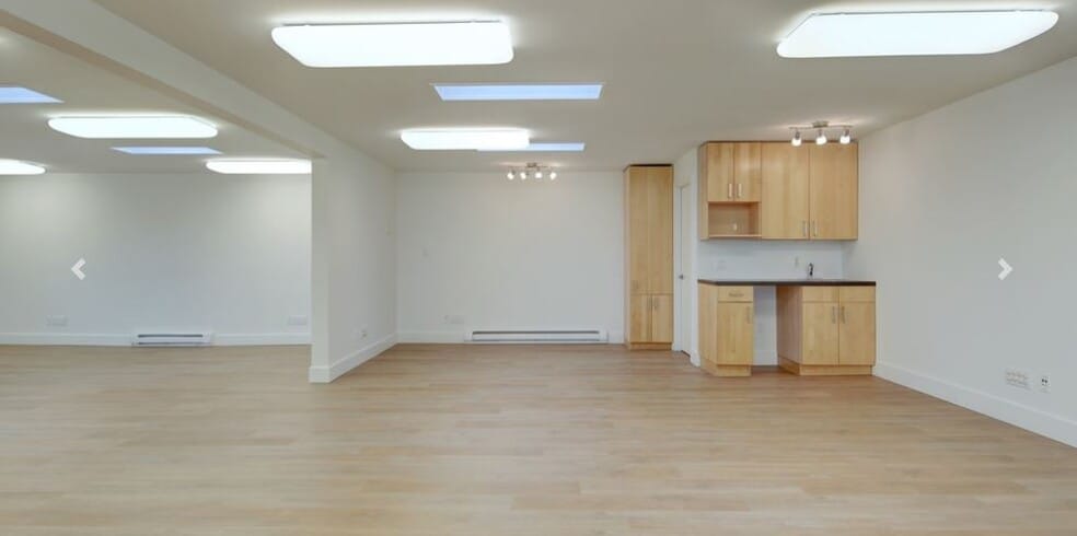 734 Aldebury St, Victoria, BC for lease - Interior Photo - Image 3 of 3
