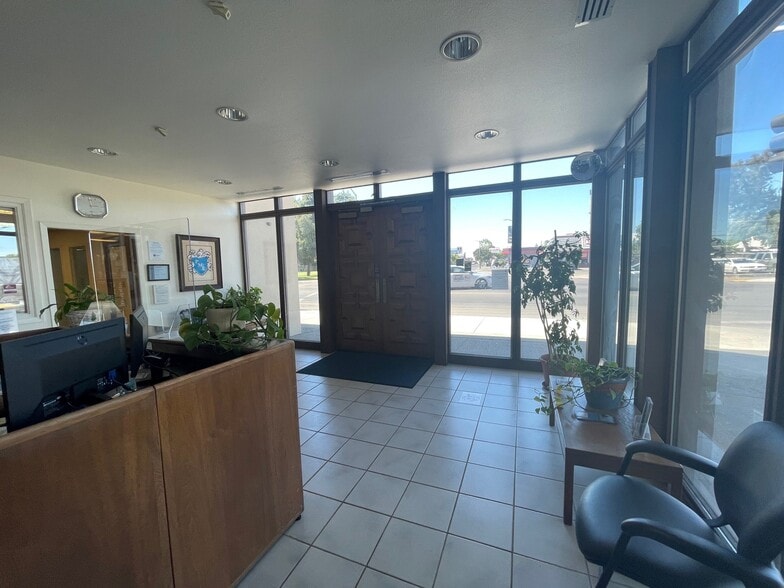 200 W Harding Way, Stockton, CA à vendre - Photo du bâtiment - Image 3 de 58