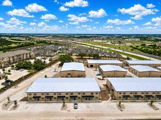 Plus de détails pour 401 S. Chitalpa St., Leander, TX - Local d'activités à louer