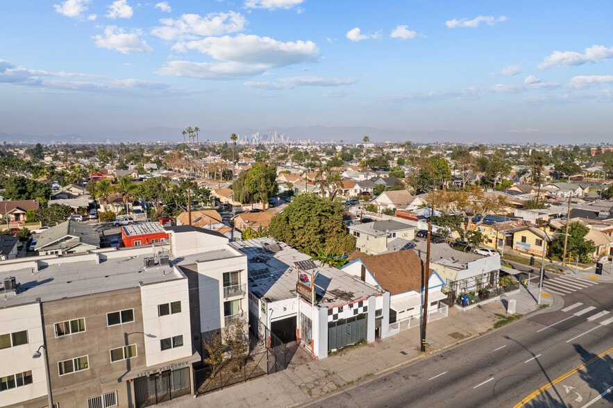 1311 W Florence Ave, Los Angeles, CA à vendre - Photo du bâtiment - Image 3 de 16
