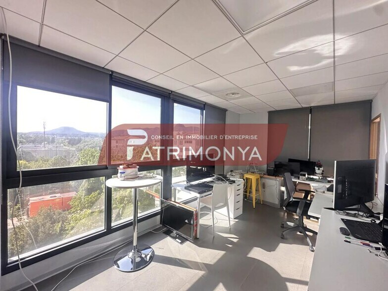 Office in Aubagne for lease - Interior Photo - Image 3 of 6