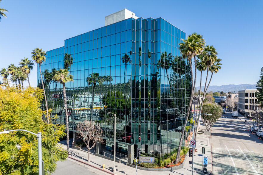 12001 Ventura Pl, Studio City, CA à louer - Photo du bâtiment - Image 1 de 8