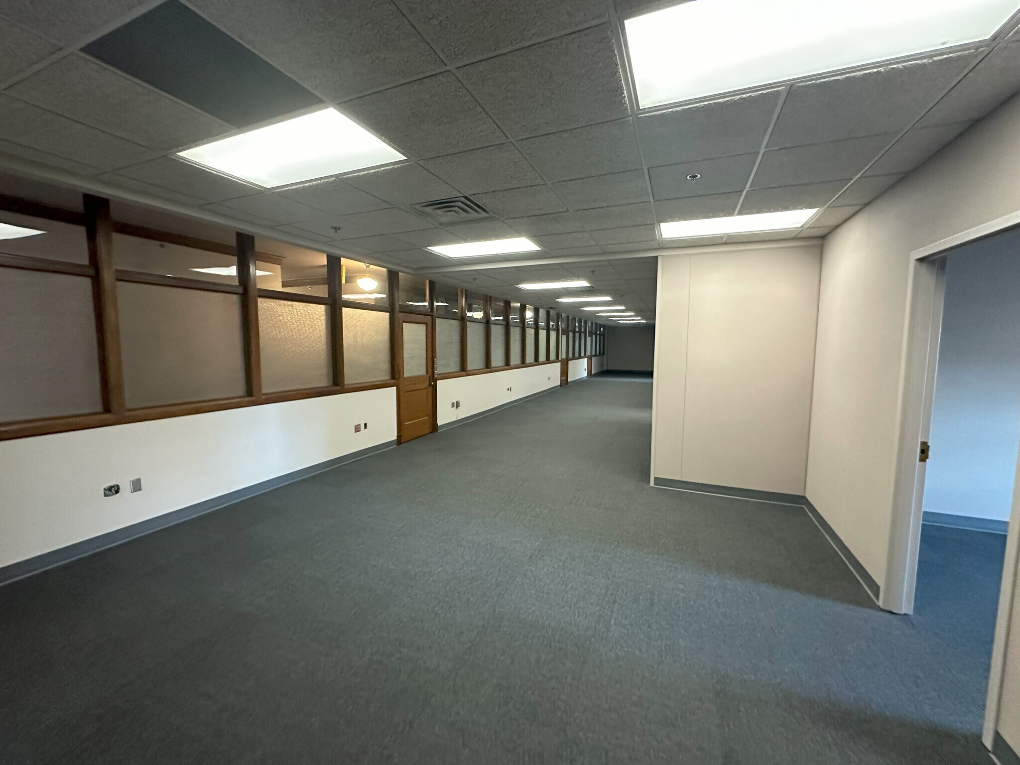 201 N 7th St, Lincoln, NE à louer Photo du bâtiment- Image 1 de 7