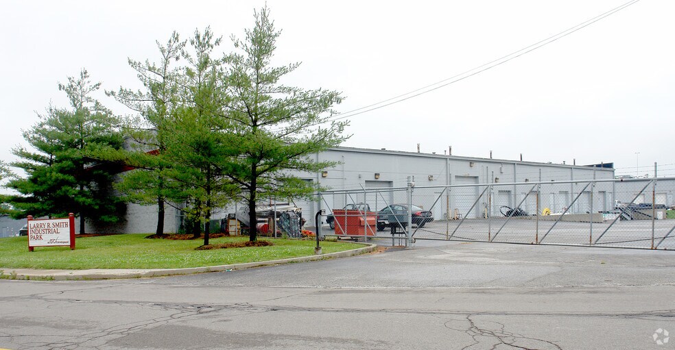2502-2520 Roosevelt Ave, Indianapolis, IN à louer - Photo du bâtiment - Image 3 de 4