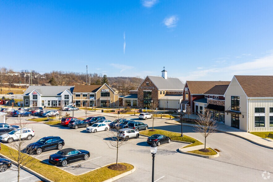 12 General Warren Blvd, Malvern, PA for lease - Primary Photo - Image 1 of 6