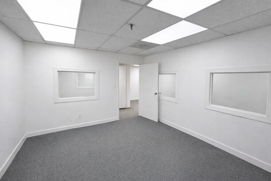 2250 Urbanowitz Ave, Linden, NJ à louer - Photo du bâtiment - Image 3 de 6