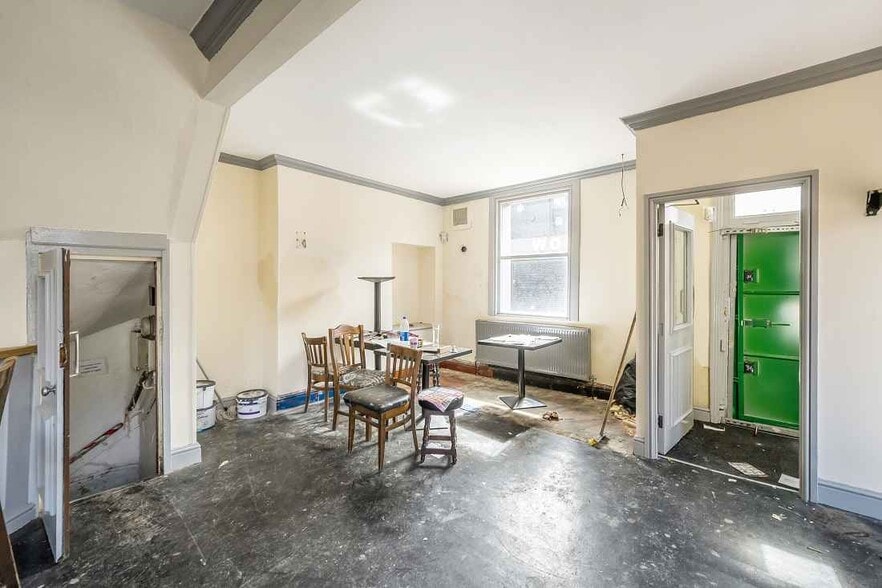 36 Westfield St, St Helens for lease - Interior Photo - Image 2 of 4