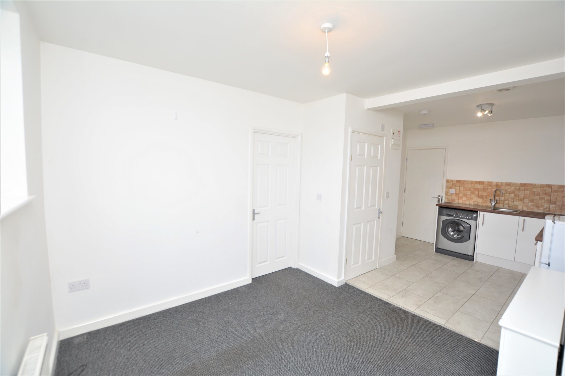 29-33 Portfields Rd, Newport Pagnell à vendre Photo du bâtiment- Image 1 de 1