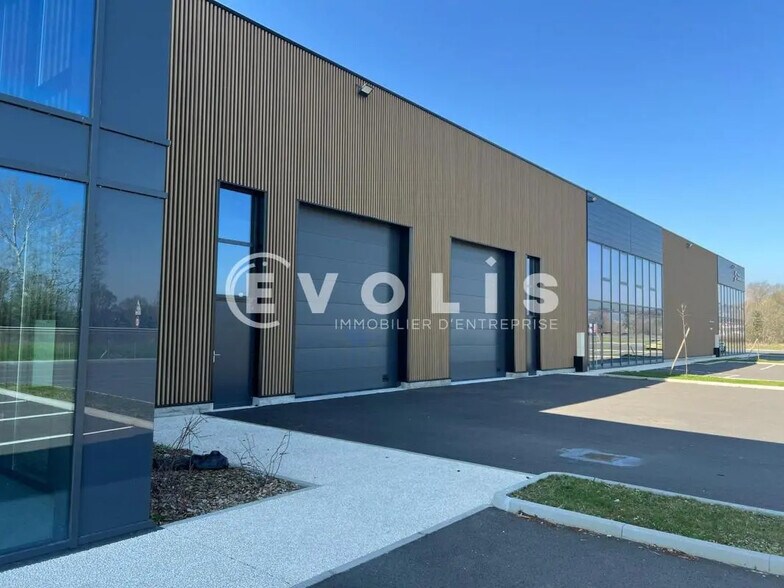 317 Rue Du Vauzel, Ambérieux à louer - Photo du bâtiment - Image 1 de 15