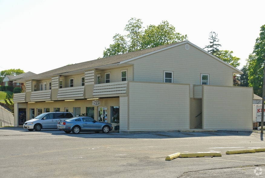 630 Charles St, Staunton, VA for sale - Building Photo - Image 2 of 11