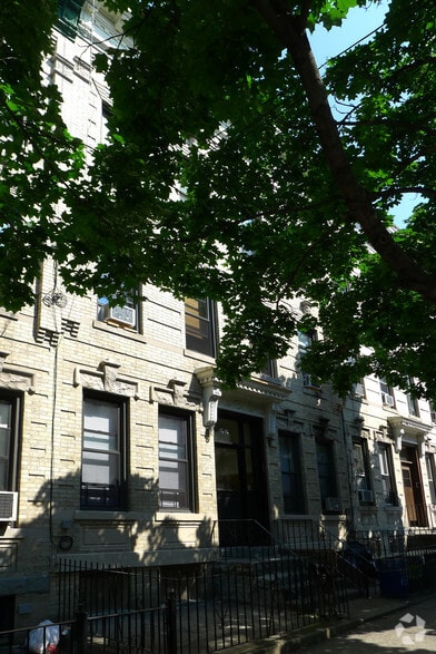 19-23 Linden St, Flushing, NY for sale - Primary Photo - Image 1 of 4