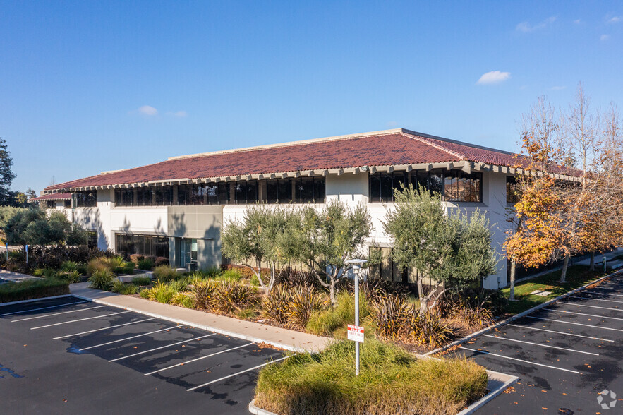 3111 Coronado Dr, Santa Clara, CA for lease - Building Photo - Image 3 of 8