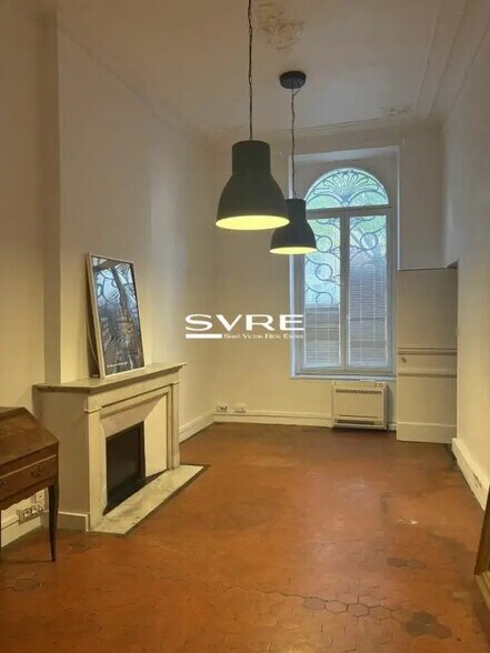 Office in Marseille for lease - Interior Photo - Image 2 of 7