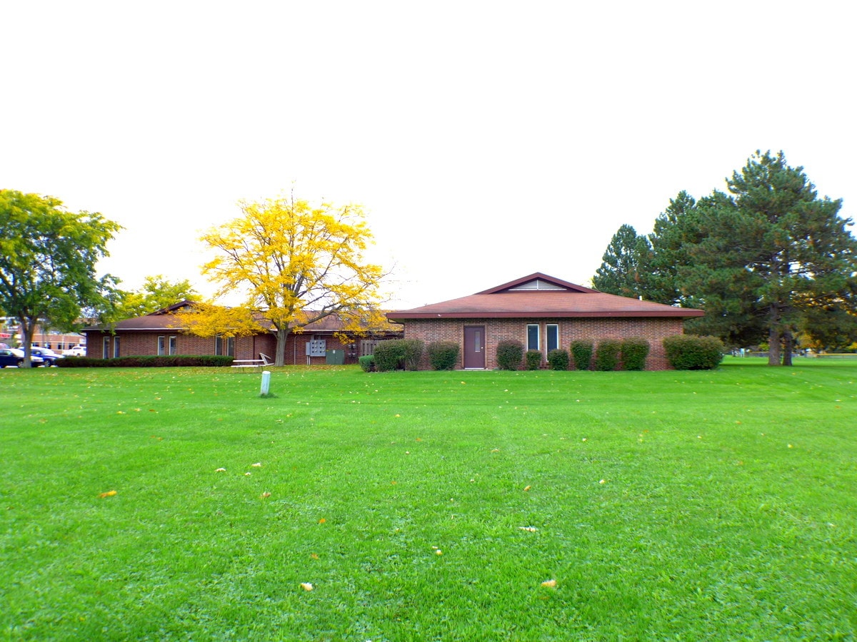 306 Elm St, Saint Johns, MI for lease Building Photo- Image 1 of 8