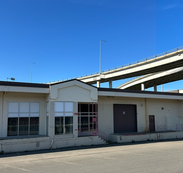 128 W 1st Ave, Anchorage, AK à louer - Photo du bâtiment - Image 3 de 3