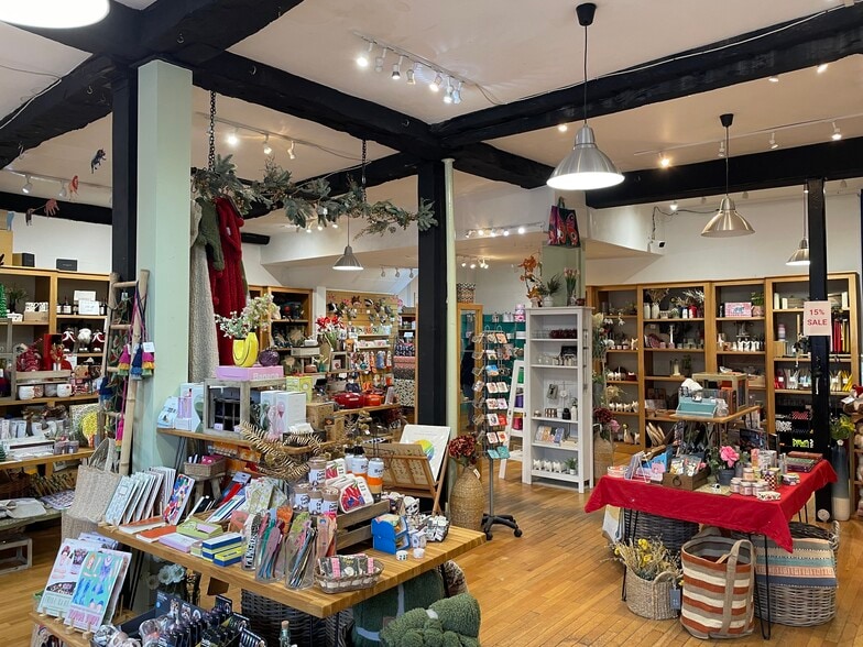 28 Market Pl, Salisbury à vendre - Photo du bâtiment - Image 3 de 19