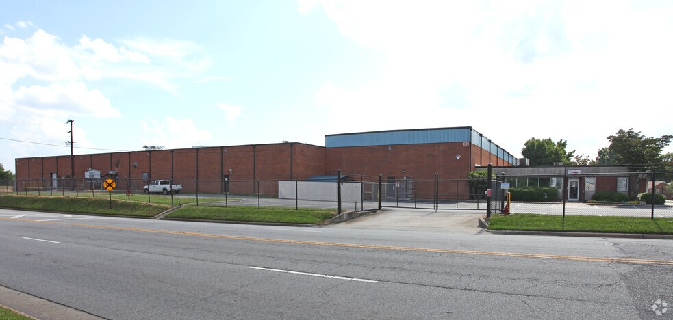 102 E Holly Hill Rd, Thomasville, NC for lease - Primary Photo - Image 3 of 18