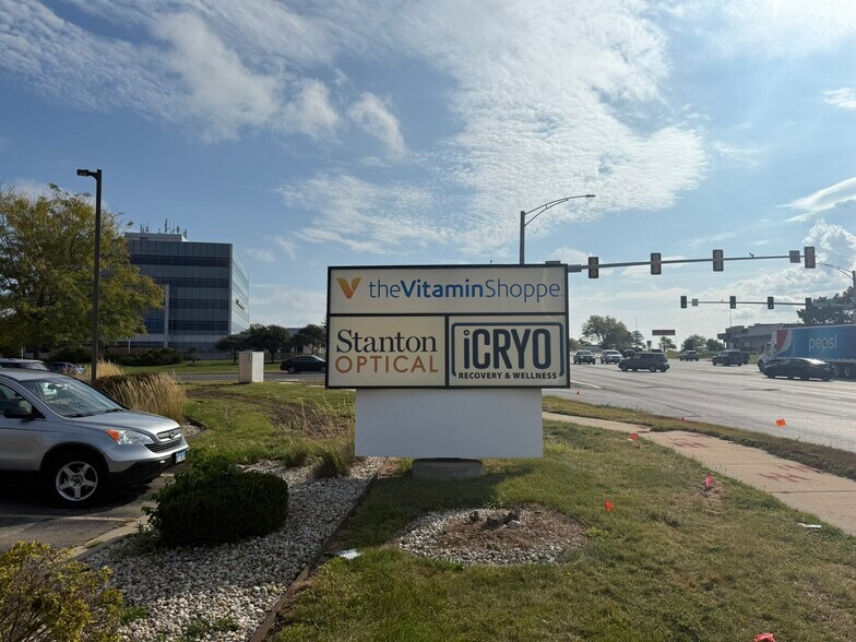 5946 E State St, Rockford, IL à vendre - Photo du bâtiment - Image 3 de 5