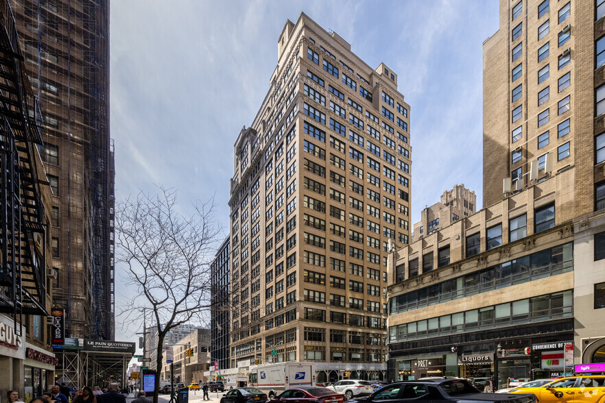 330 Seventh Ave, New York, NY for lease - Primary Photo - Image 1 of 5