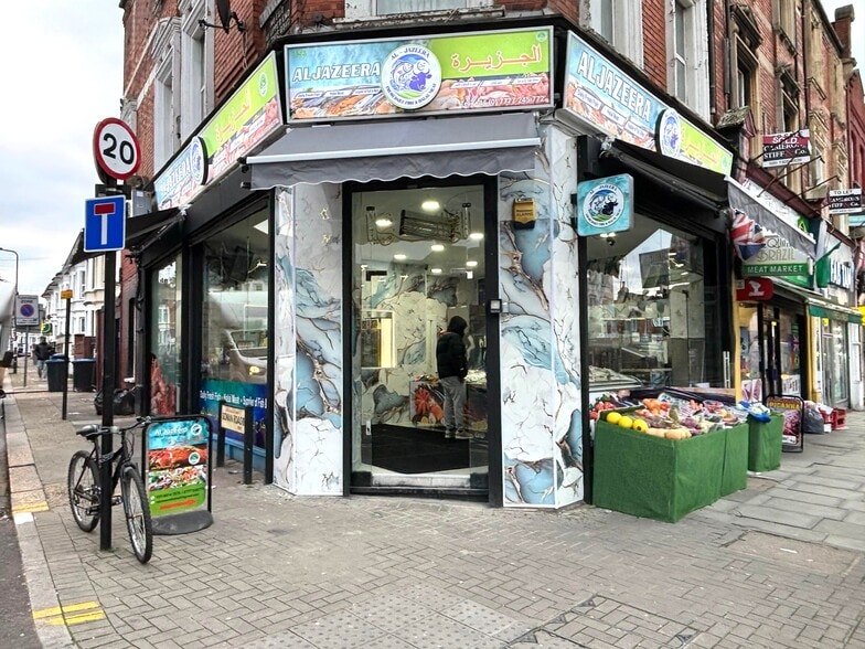 153 High Rd, Londres à vendre - Photo du bâtiment - Image 3 de 10