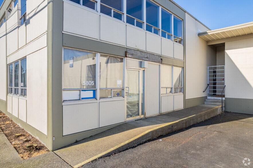 5805 SW Hood Ave, Portland, OR à louer - Photo du bâtiment - Image 2 de 33