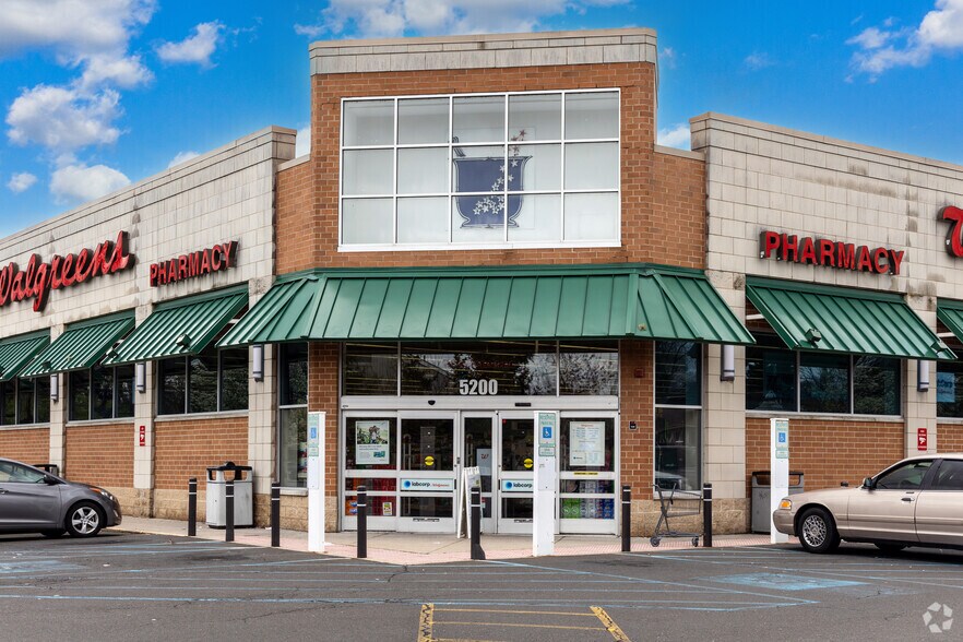 5200-5202 New Falls Rd, Levittown, PA à vendre - Photo du bâtiment - Image 3 de 7