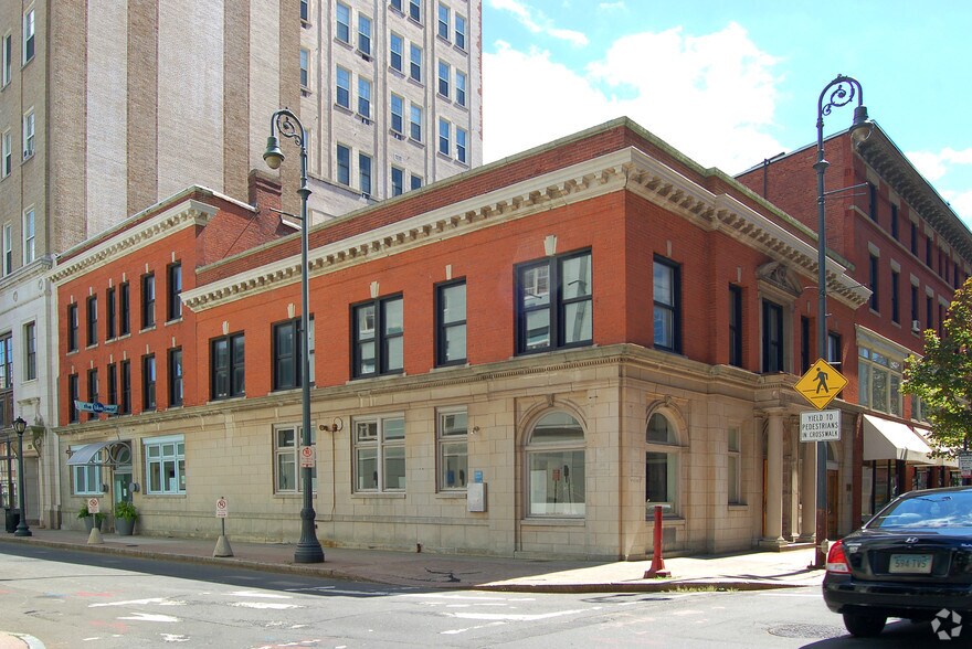 130 Court St, New Haven, CT à vendre - Photo du bâtiment - Image 2 de 31