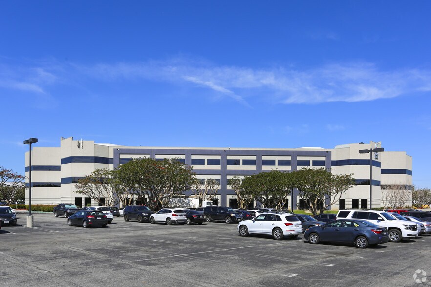 20101 Hamilton Ave, Torrance, CA à vendre - Photo du bâtiment - Image 2 de 4