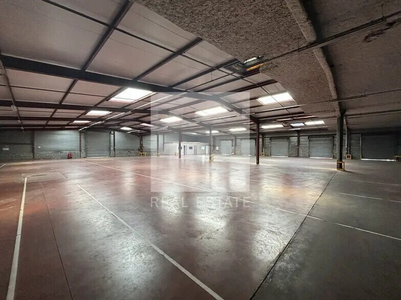 22 Avenue Du 24 Août 1944, Corbas for lease - Interior Photo - Image 3 of 17