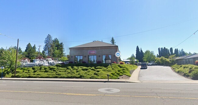 Plus de détails pour 13200-13210 SE Mcloughlin Blvd, Milwaukie, OR - Local d'activités à louer
