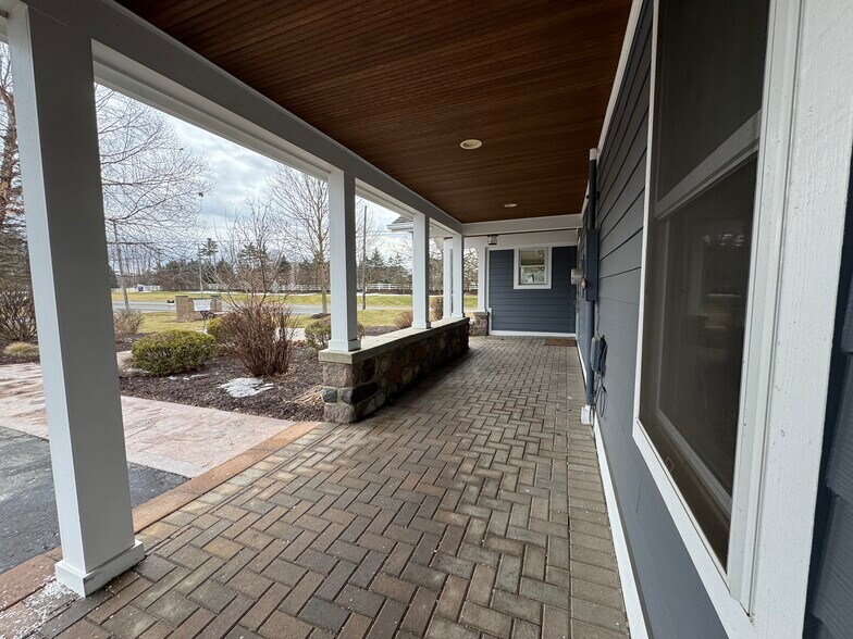 8820 Jackson Rd, Dexter, MI à louer - Photo du bâtiment - Image 2 de 7