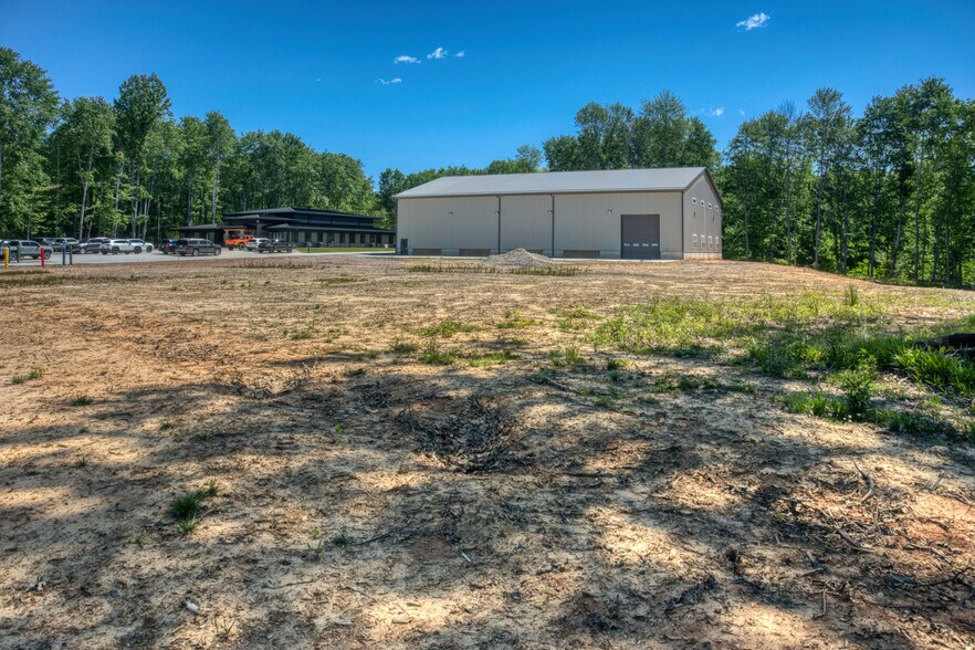 192 Thunder Rd, Williamstown, WV à louer - Photo du bâtiment - Image 3 de 10