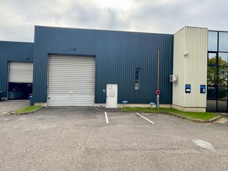 Flex in Genas for lease - Building Photo - Image 2 of 13