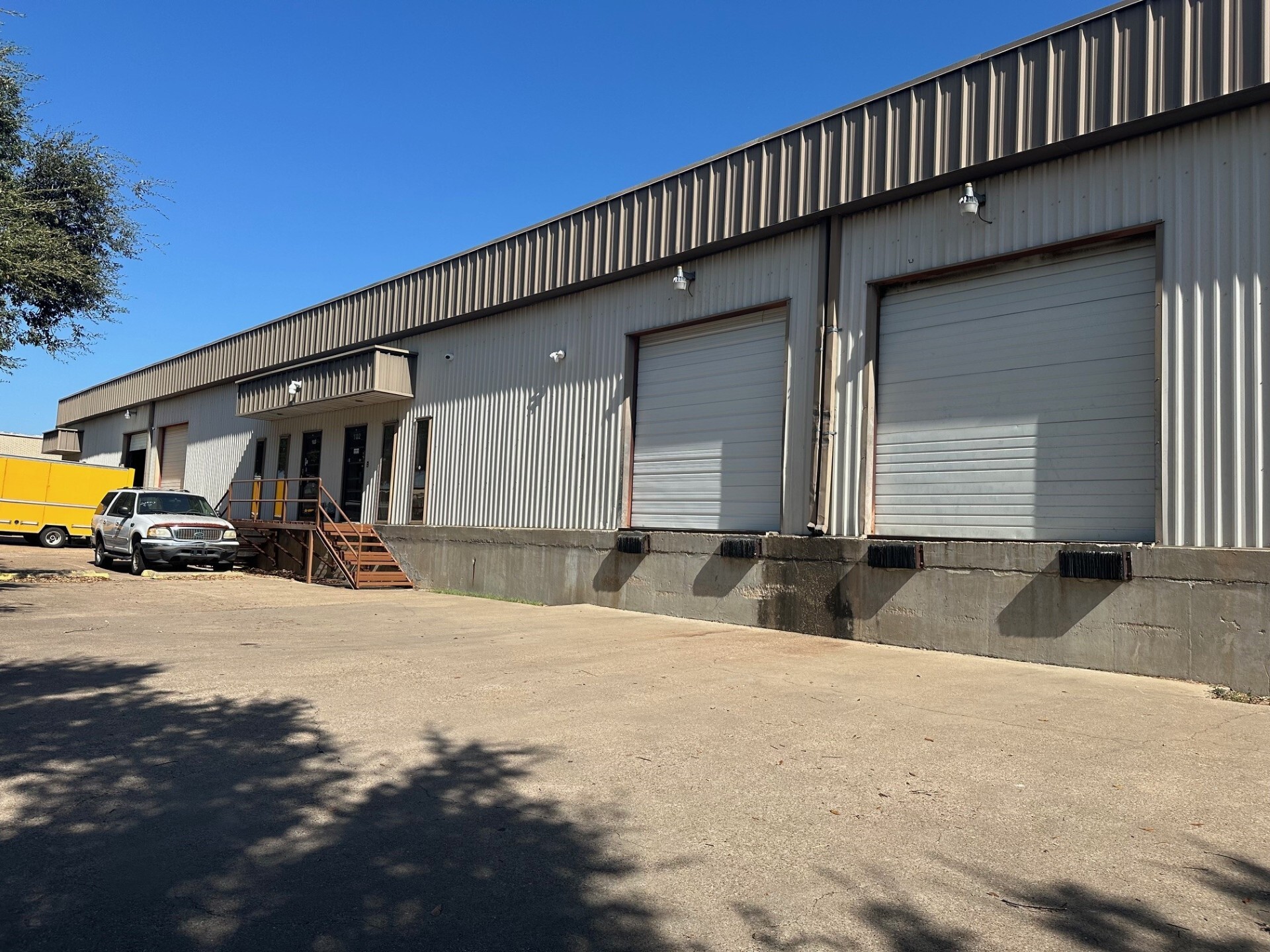 2364 Houston St, Grand Prairie, TX for lease Building Photo- Image 1 of 6