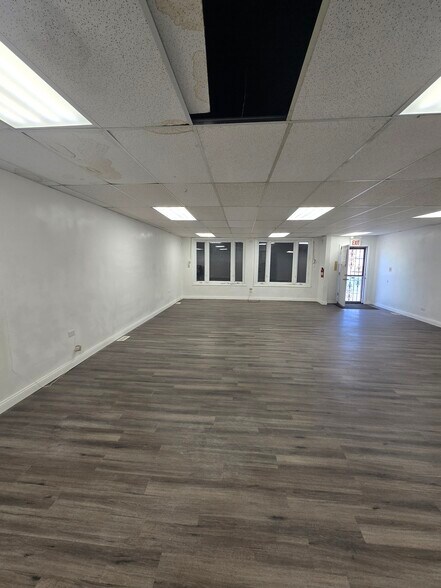 10238-10240 S Halsted St, Chicago, IL à louer - Photo du bâtiment - Image 3 de 6