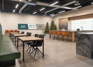 8800 S Fawnwood Ct, Broken Arrow, OK for lease Interior Photo- Image 1 of 4