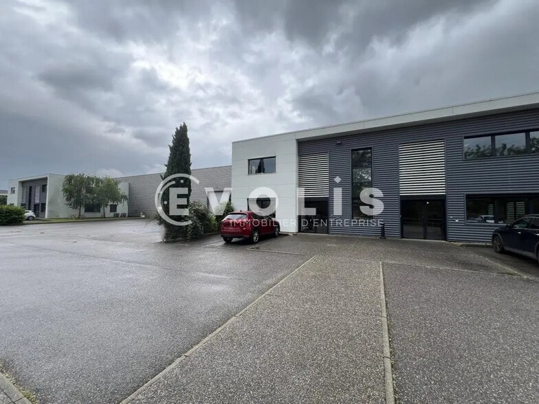 Flex dans Saint-Priest à louer - Photo du bâtiment - Image 2 de 20