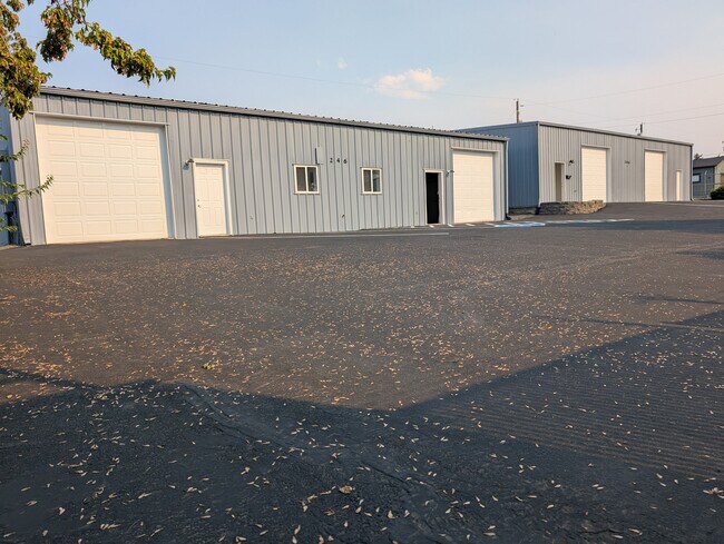 Plus de détails pour 246 SE Franklin, Redmond, OR - Industriel à louer