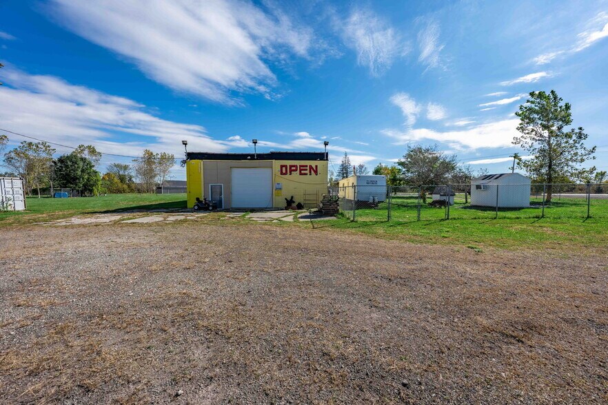 10125 Telegraph Rd, Carleton, MI à vendre - Photo du bâtiment - Image 2 de 22