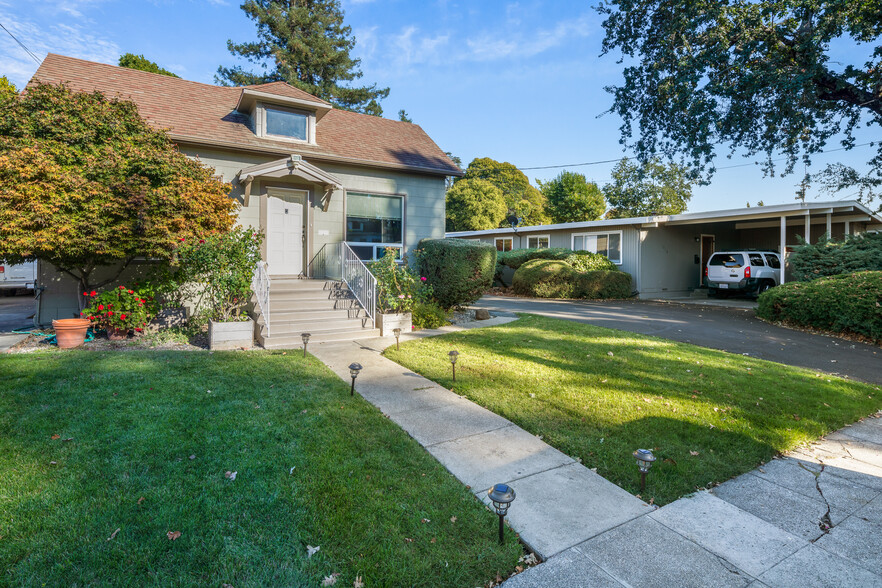 1216 Glenn St, Santa Rosa, CA à vendre - Photo principale - Image 1 de 1