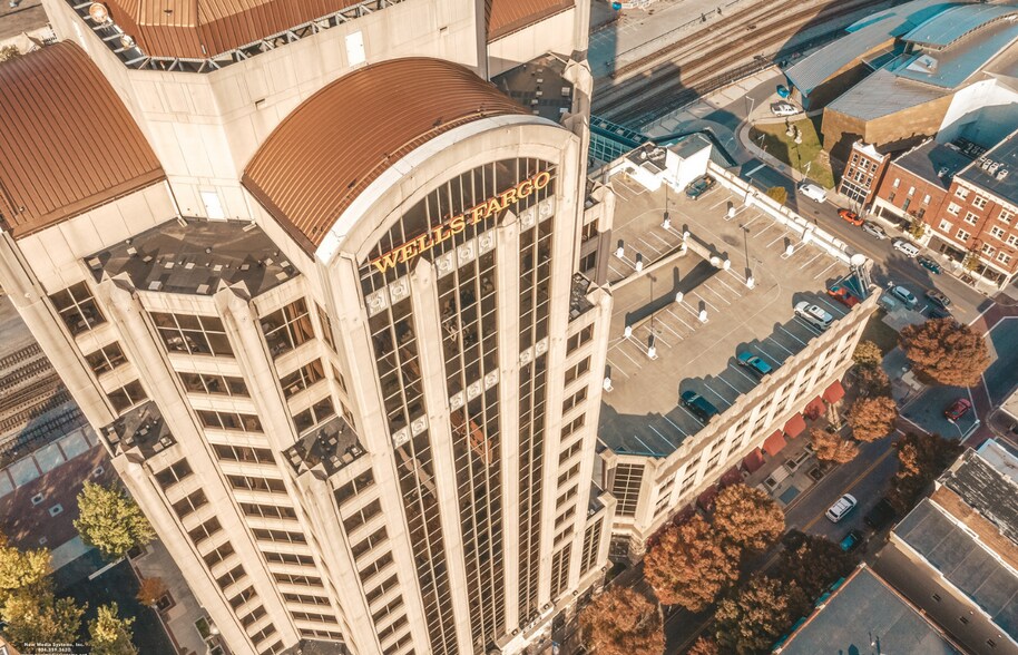 10 S Jefferson St, Roanoke, VA à louer - Photo du bâtiment - Image 2 de 6