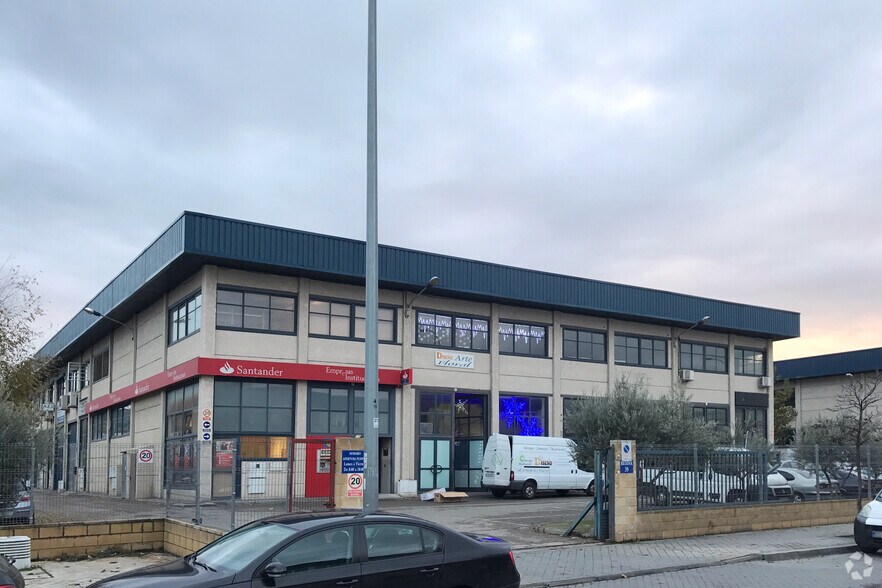 Calle de la Resina, 39, Madrid, Madrid for sale - Building Photo - Image 1 of 2